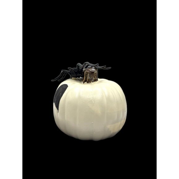 Handcrafted White/ Black Painted Halloween Jack A Lantern With Spider - Picture 2 of 8